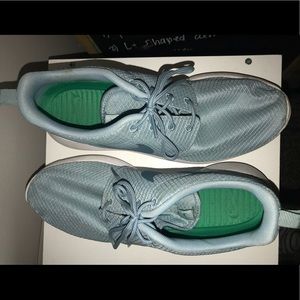 Nike Roshes Size 8